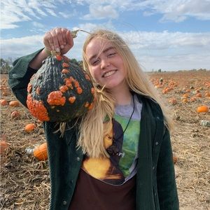 Meet your Posher, Olivia